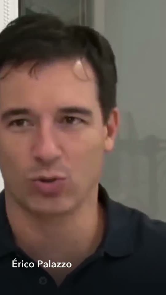 Érico Palazzo em um quadro do vídeo de depoimentos dos professores.
